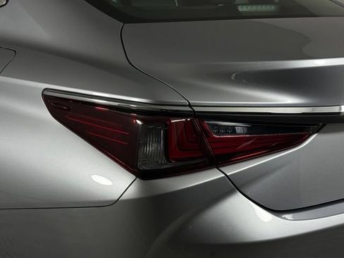 Used 2025 Lexus ES 350 w/ Premium Package FWD image 18