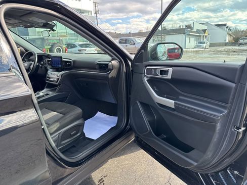 Used 2022 Ford Explorer XLT w/ Class IV Trailer Tow Package image 30