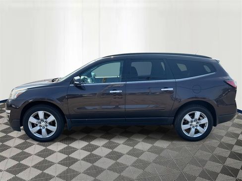 Used 2016 Chevrolet Traverse LT w/ Style and Technology Package image 2
