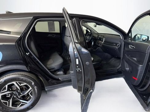 Certified 2023 Kia Sportage LX AWD/4WD image 32