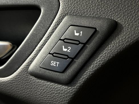 Used 2026 Toyota Sienna Limited FWD image 15