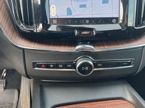 Used 2023 Volvo XC60 B5 Plus w/ Protection Package Premier image 23