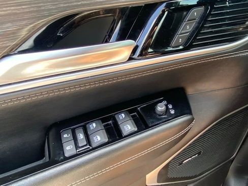 Used 2024 Jeep Wagoneer Series II w/ Flexible Seating Group RWD image 18