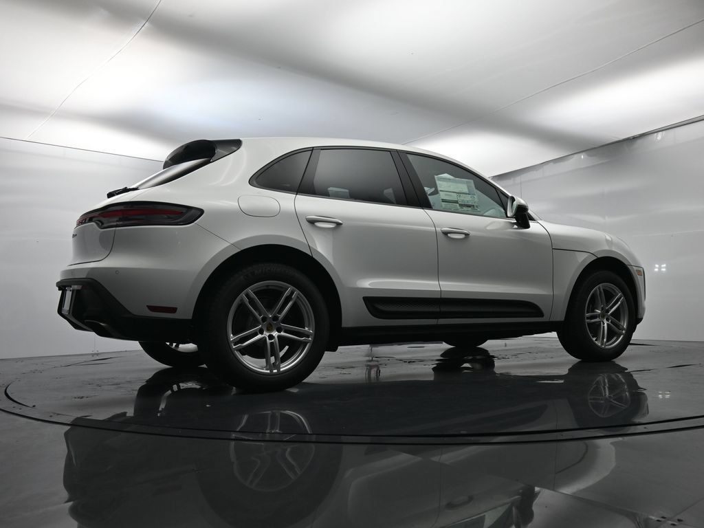 Certified 2025 Porsche Macan AWD/4WD image 52
