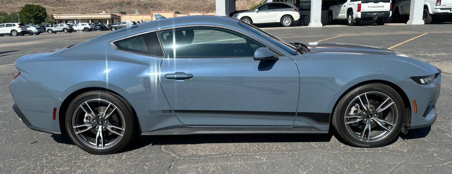 Used 2024 Ford Mustang Coupe RWD image 4