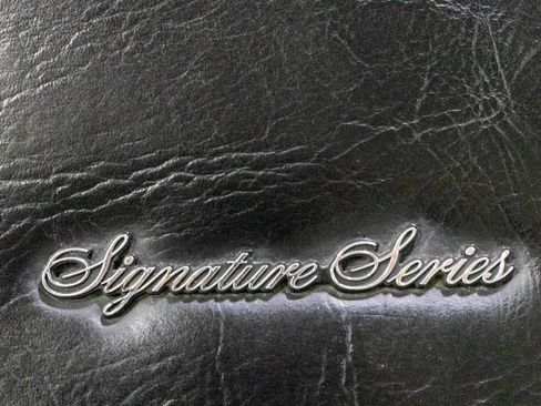 Used 1988 Lincoln Town Car Signature RWD image 26