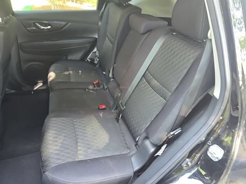 Used 2019 Nissan Rogue SV w/ Premium Package FWD image 14