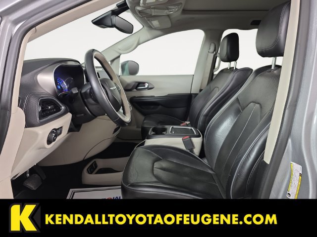Used 2018 Chrysler Pacifica Limited w/ Advanced Safetytec Group FWD image 11
