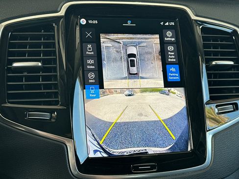 Certified 2024 Volvo XC90 B5 Plus AWD/4WD image 24