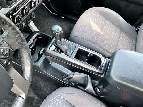 Used 2016 Toyota Tacoma TRD Sport w/ Premium & Technology Package AWD/4WD image 17