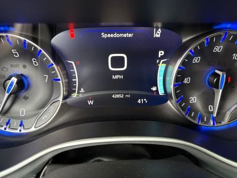 Used 2020 Chrysler Pacifica Touring-L Plus image 21