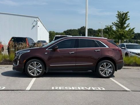 Used 2022 Cadillac XT5 Premium Luxury w/ Technology Package AWD/4WD image 2