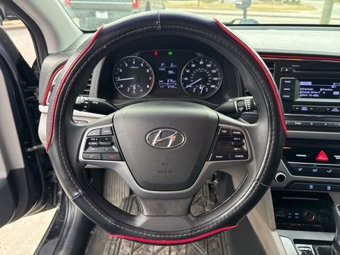 Used 2017 Hyundai Elantra SE image 17