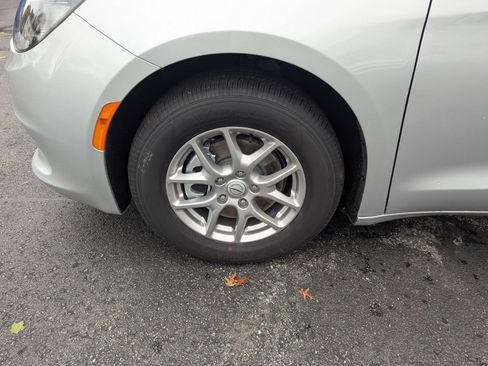 New 2026 Chrysler Voyager LX image 24