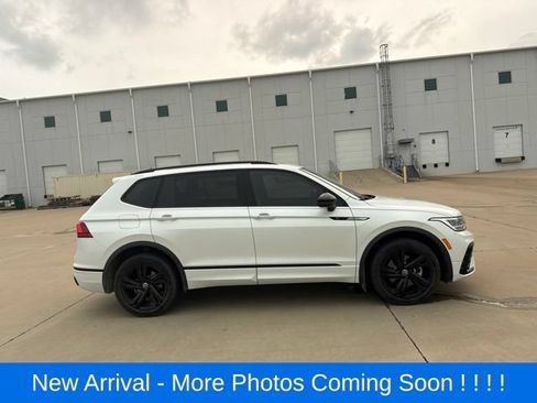 Used 2023 Volkswagen Tiguan SE R-Line FWD image 4