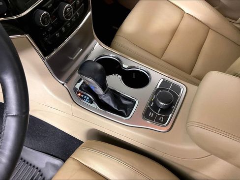 Used 2019 Jeep Grand Cherokee Limited AWD/4WD image 17