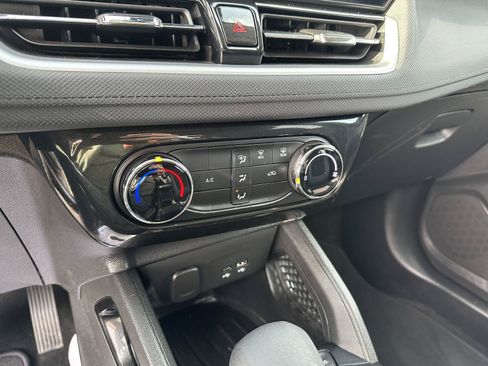 Used 2025 Chevrolet TrailBlazer LT AWD/4WD image 32