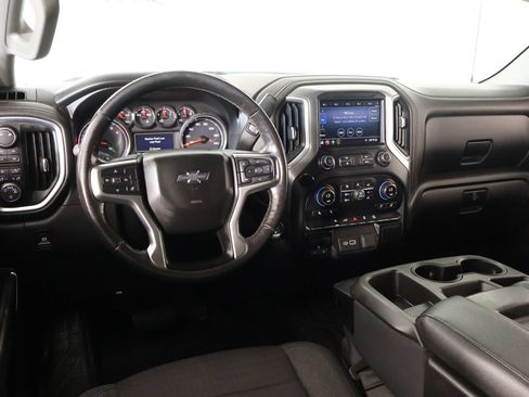 Used 2019 Chevrolet Silverado 1500 LT Trail Boss w/ Convenience Package AWD/4WD image 2