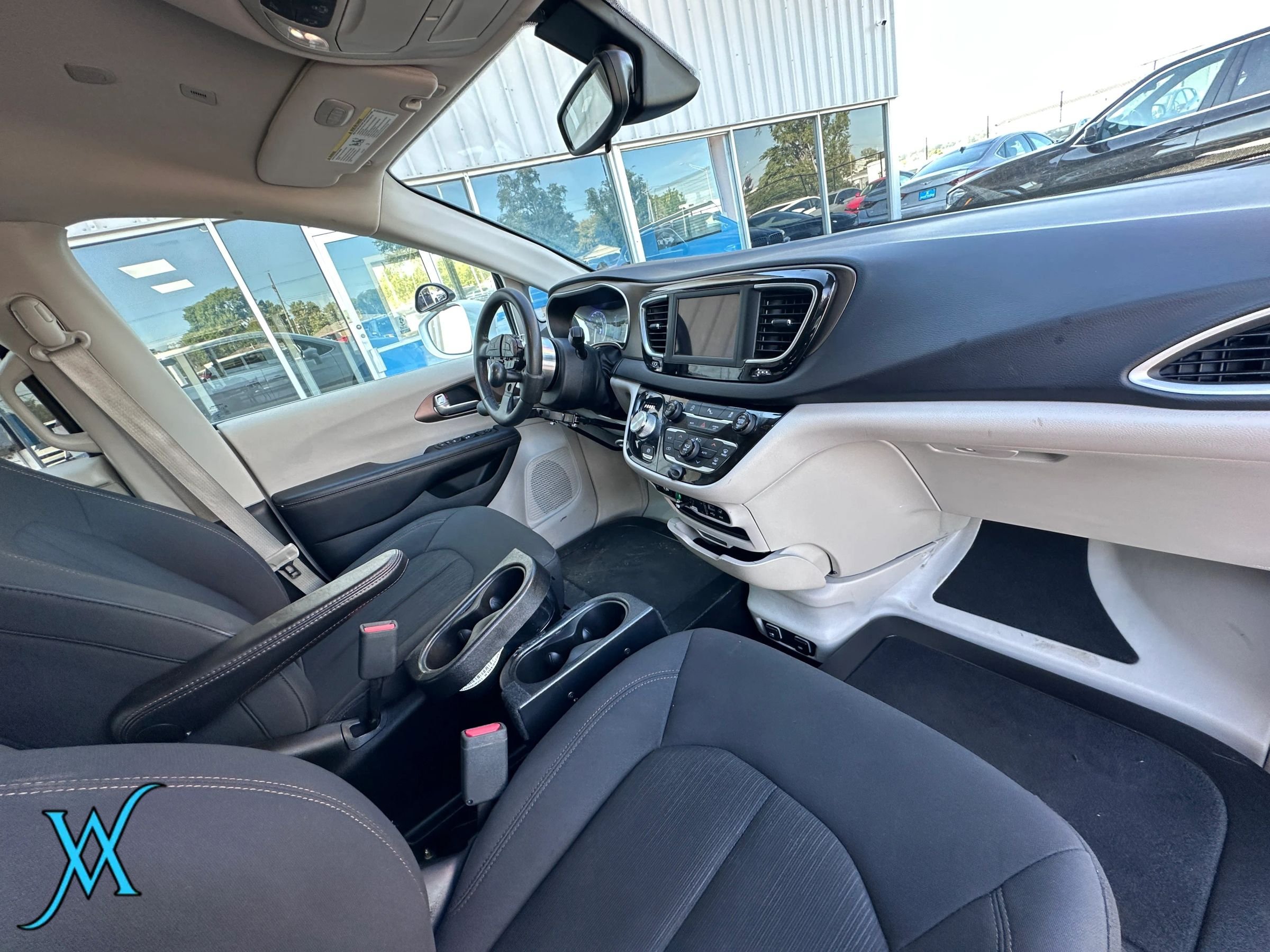 Used 2018 Chrysler Pacifica Touring Plus FWD image 19