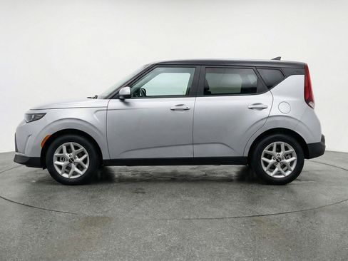 Used 2025 Kia Soul LX w/ LX Technology Package FWD image 5
