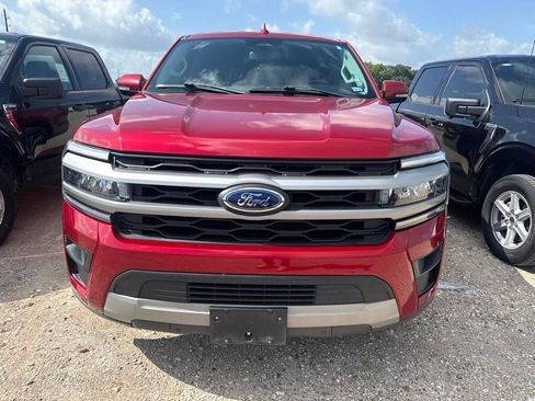 Used 2022 Ford Expedition XLT RWD image 2