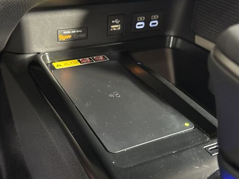 Used 2025 Toyota Camry SE image 35