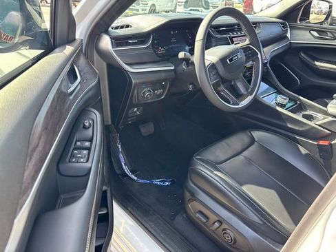 Used 2024 Jeep Grand Cherokee Limited 4xe image 9