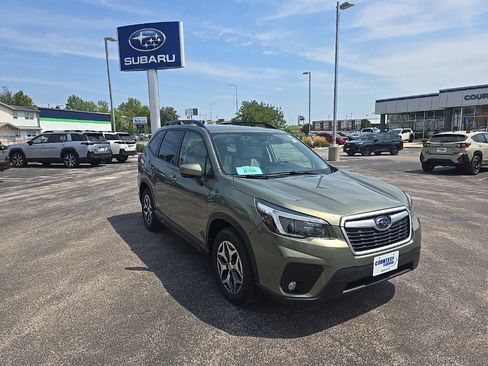 Used 2021 Subaru Forester Premium AWD/4WD image 2