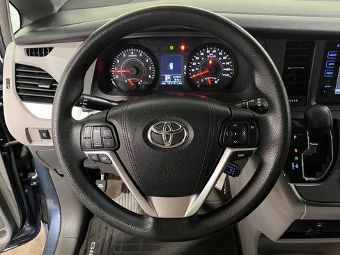 Used 2015 Toyota Sienna LE FWD image 21