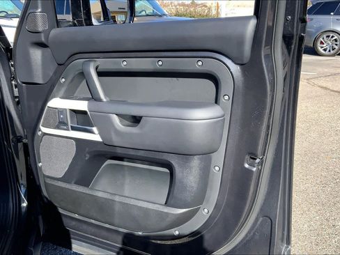 Used 2024 Land Rover Defender 110 SE image 22