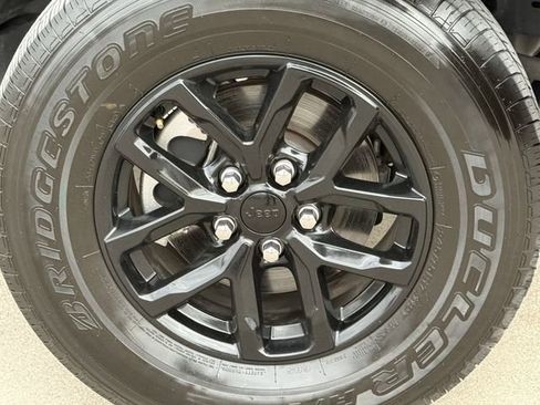 Used 2023 Jeep Gladiator Sport AWD/4WD image 6