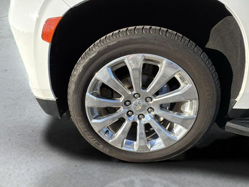 Used 2021 Chevrolet Tahoe Premier w/ Premium Package image 17