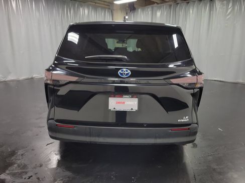 Used 2024 Toyota Sienna LE FWD image 7