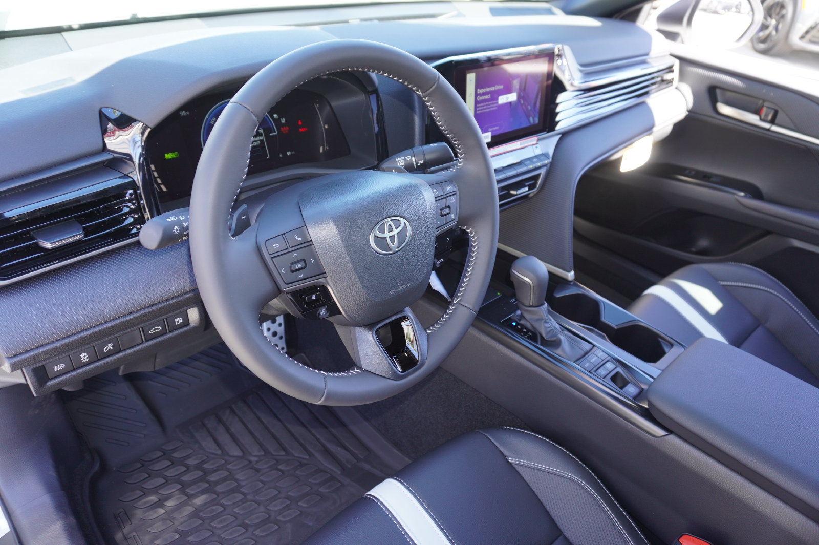 Used 2026 Toyota Camry SE FWD image 10