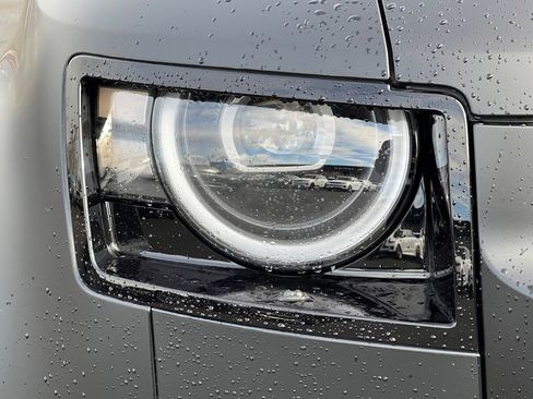 New 2026 Land Rover Defender 130 X-Dynamic SE image 12