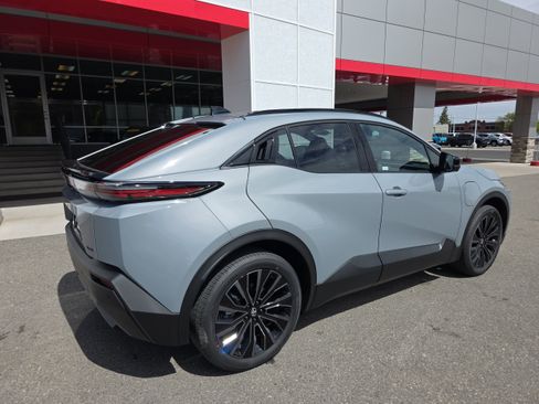 Used 2026 Toyota C-HR AWD/4WD image 4