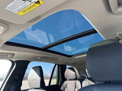 Certified 2025 Volvo XC90 B6 Plus image 19