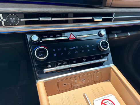 Used 2025 Hyundai Santa Fe Limited image 10