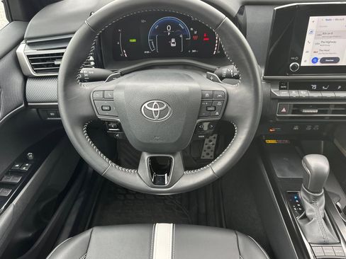 Used 2025 Toyota Camry SE image 16