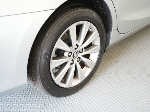 Used 2017 Toyota Camry XLE FWD image 59