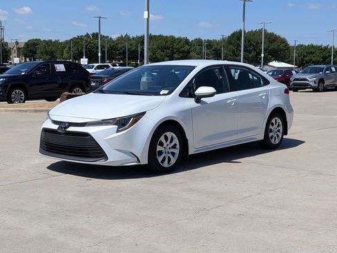 Used 2025 Toyota Corolla LE FWD image 10