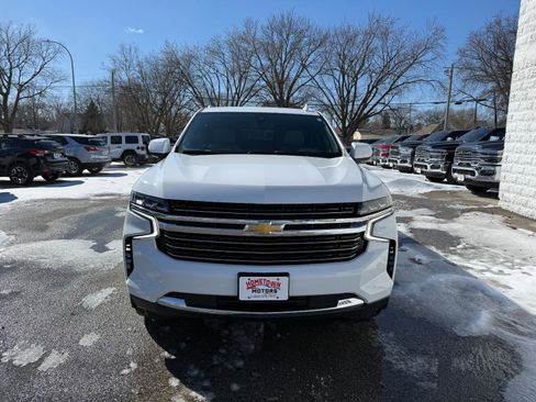 Used 2021 Chevrolet Suburban LT image 2