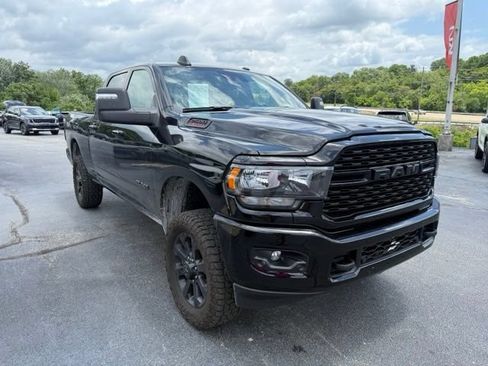 Used 2024 RAM 2500 Big Horn w/ Night Edition AWD/4WD image 3