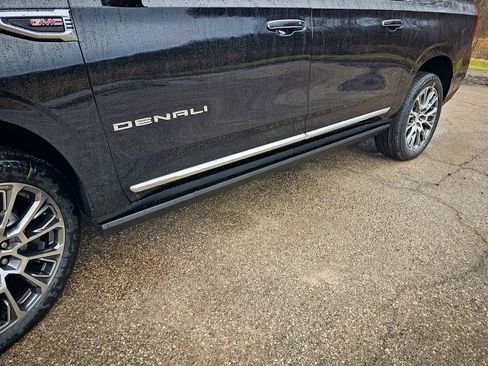 New 2026 GMC Yukon XL Denali w/ Denali Reserve Package image 10