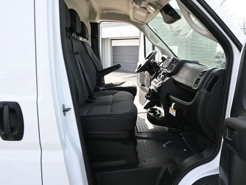 Used 2025 RAM ProMaster 2500 w/ Convenience Group image 26