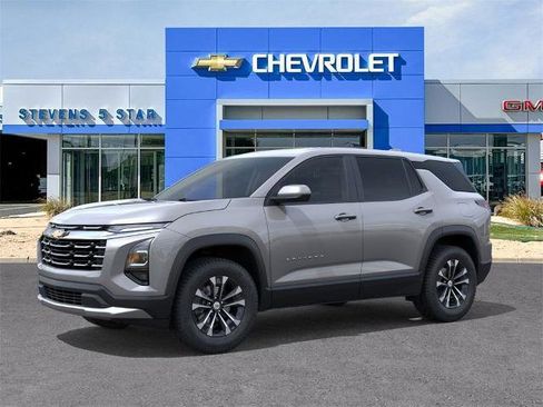 New 2026 Chevrolet Equinox LT image 2