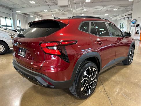 Used 2025 Chevrolet Trax RS w/ Driver Confidence Package image 8