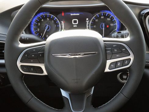 New 2026 Chrysler Pacifica Select image 28