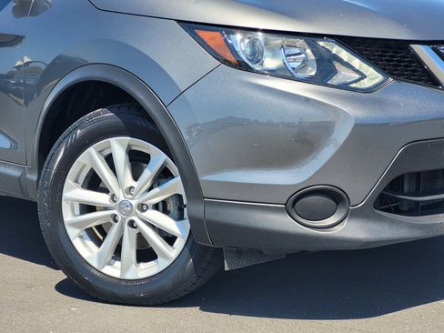 Used 2018 Nissan Rogue Sport SV AWD/4WD image 3