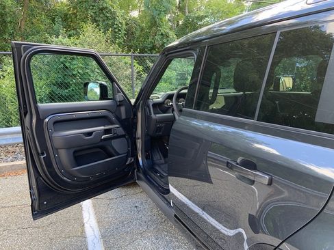 Certified 2024 Land Rover Defender 110 V8 image 13